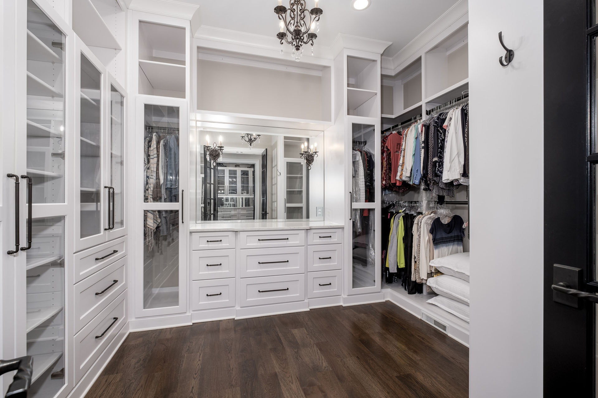 Tips for Designing Custom Closets In Your Home - Grainda Builders